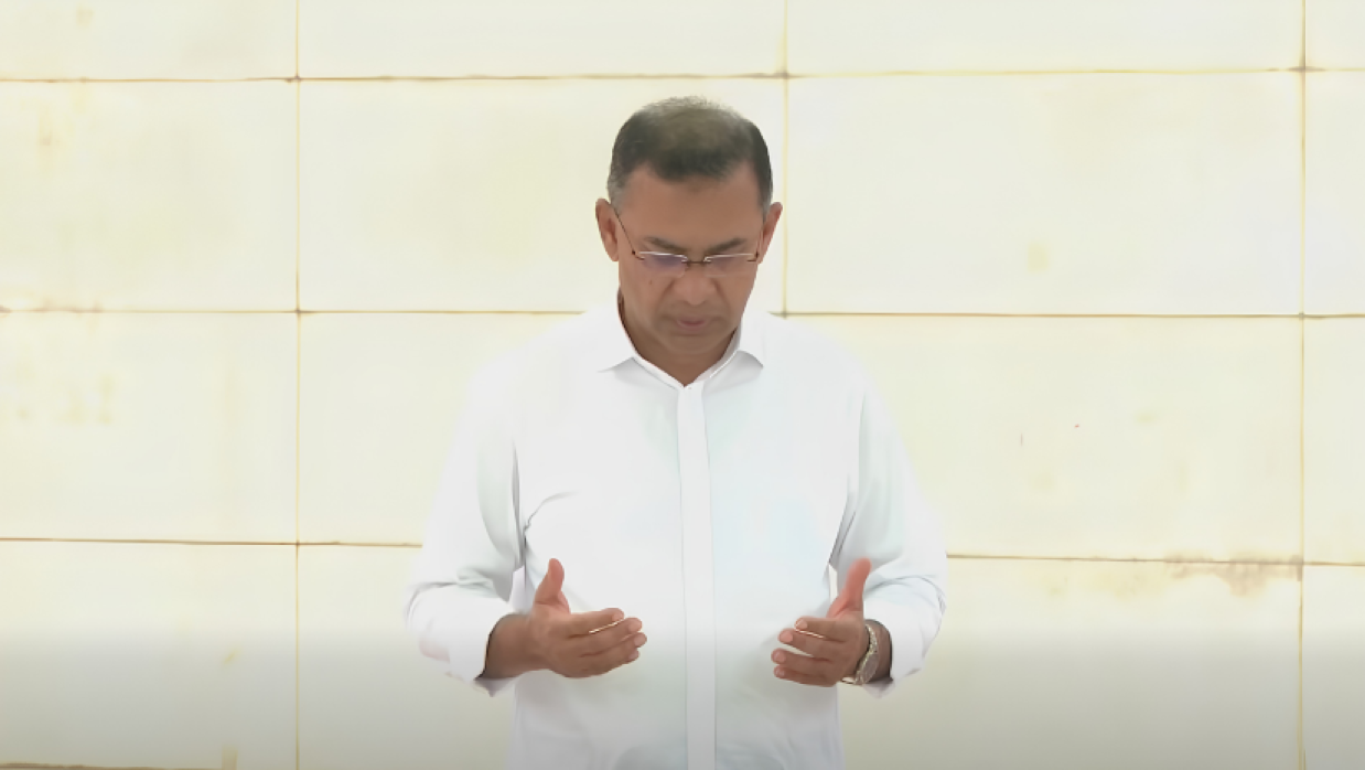 কবর জিয়ারতকালে প্রধানমন্ত্রী তারেক রহমান