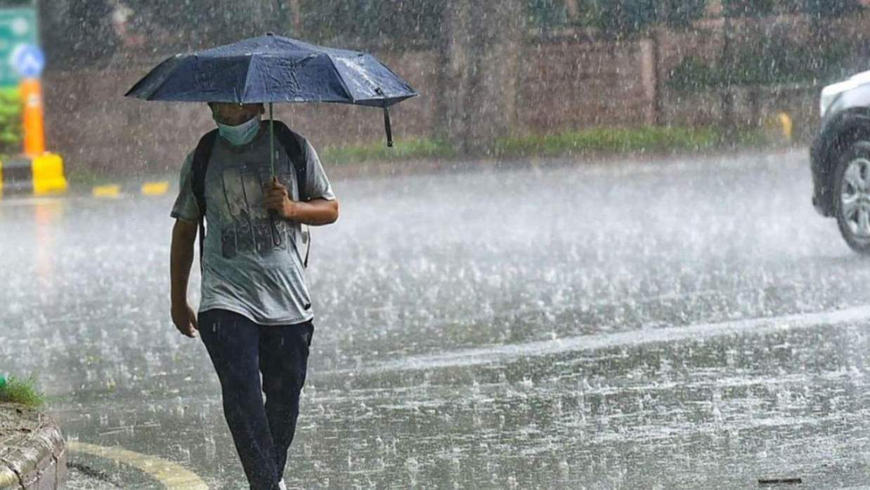 ঝড়ের আভাস