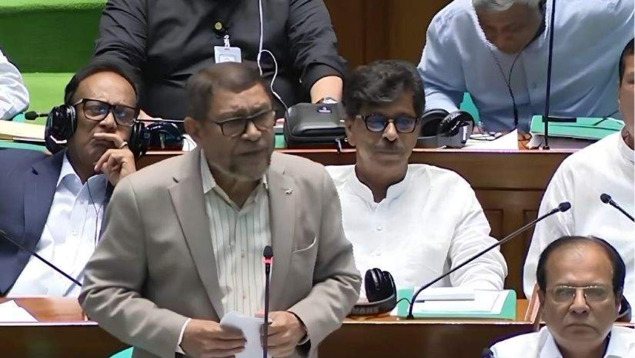 সংসদে স্বাস্থ্যমন্ত্রী