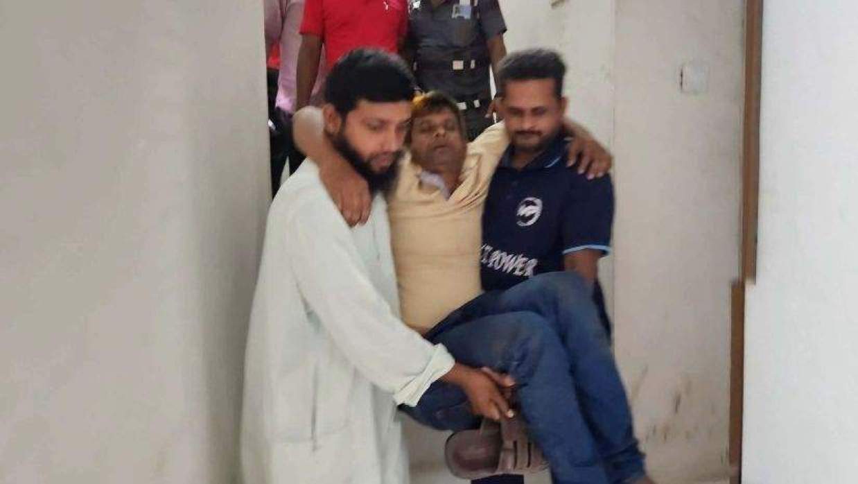 হামলার শিকার সাংবাদিক ও শিক্ষক মো. মোয়াজ্জেম হোসেন