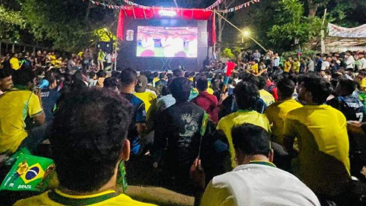 ব্রাজিলের খেলা দেখতে জবিতে ভিড়