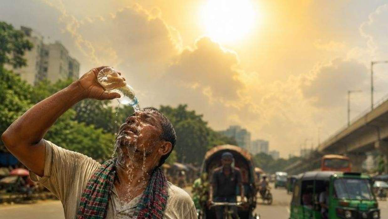 বর্ষার মাঝেও তাপের দহন