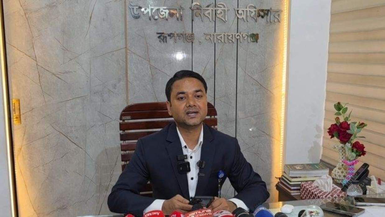 সংবাদ সম্মেলনে রূপগঞ্জ উপজেলা নির্বাহী কর্মকর্তা (ইউএনও) সাইফুল ইসলাম জয়