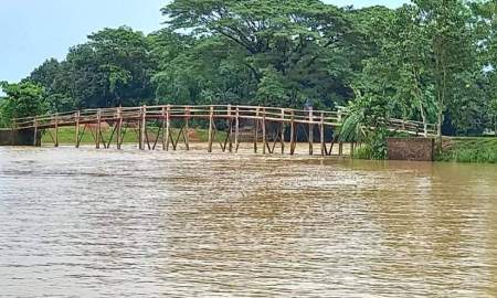 কংস নদীর ওপর অস্থায়ী সেতু নির্মাণ, পাকা সেতুর দাবিতে এলাকাবাসী