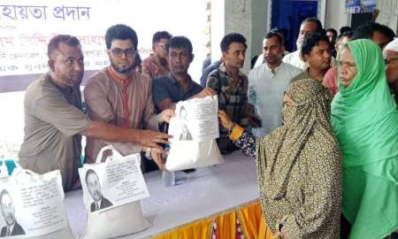 জিয়াউর রহমানের শাহাদাতবার্ষিকীতে যশোরে খাদ্রসামগ্রী বিতরণ