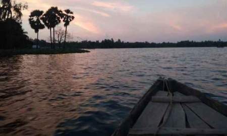 বিলে নৌকাডুবিতে নারীসহ শিশুর মৃত্যু