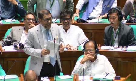 হাসপাতালে ‘অস্ত্র’ সরবরাহের কথা স্বাস্থ্যমন্ত্রীর, সংসদে হাস্যরস