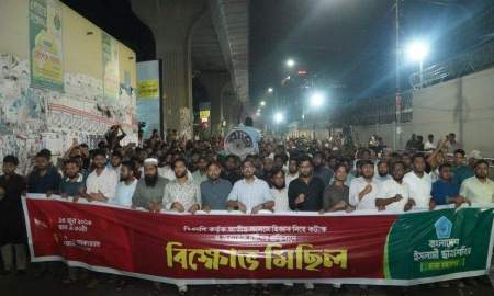 হিজাব নিয়ে কটাক্ষ ও ‘অব্যাহত ধর্ষণের’ প্রতিবাদে রাজধানীতে শিবিরের বিক্ষোভ