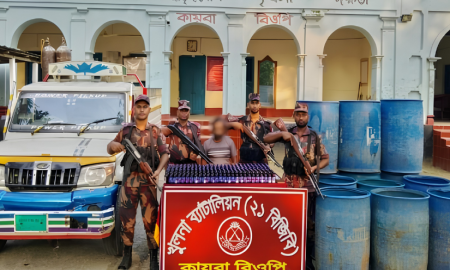 সীমান্তে বিজিবির অভিযানে মাদককারবারি আটক
