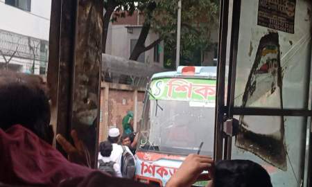 রাজধানীতে একই পরিবহনের পাল্লা, অল্পের জন্য বড় দুর্ঘটনা থেকে রক্ষা