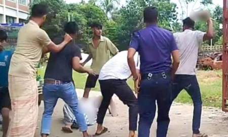 অভিযোগ দেওয়ায় থানার সামনেই অভিযোগকারীর ওপর হামলা, আটক ৩
