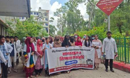 ১০ বিভাগে শিক্ষক ১১ জন, ৫ বর্ষের ক্লাসরুম একটি, আন্দোলনে শিক্ষার্থীরা