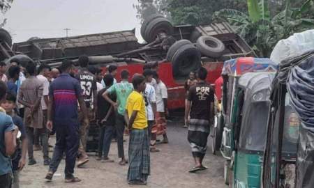 বিআরটিসির যাত্রীবাহী বাস উল্টে আহত ১৫
