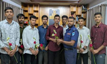 মাত্র ১২০ টাকা ও বিনা সুপারিশে পুলিশে চাকরি পেলেন রাউজানের ৮ তরুণ