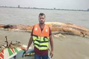 কুয়াকাটা-সংলগ্ন বঙ্গোপসাগরে ভাসছে বিশাল আকৃতির বেলিন তিমি