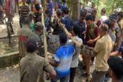 কুমির অপসারণে ক্ষোভ খাদেমদের, ঐতিহ্য রক্ষার দাবি