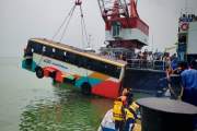 ‘হঠাৎ দেখি ব্রেক ফেল, মুহূর্তেই নদীতে বাস’