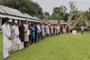 মাদ্রাসার ৭০ বছরের পুরোনো গাছ কাটার প্রতিবাদে মানববন্ধন