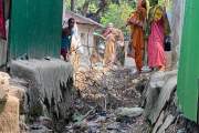 দুই পরিবারের কাঁটায় অবরুদ্ধ শতাধিক পরিবার