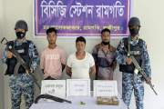 অস্ত্র-নগদ টাকাসহ ৩ ডাকাতকে আটক করল কোস্ট গার্ড 