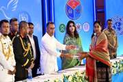 জাতিসংঘ শান্তিরক্ষী মিশনে নিহত সেনাসদস্যদের পরিবারের হাতে ব…