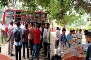 সরকারি ভ্রাম্যমাণ পাঠাগার থেকে শেখ মুজিব ও হাসিনাকে নিয়ে লে…