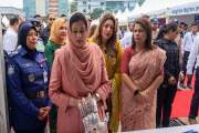 ইশারায় নিয়ন্ত্রিত রোবোটিক হাত, শিক্ষার্থীদের উদ্ভাবন দেখে ম…