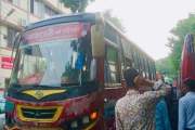 হাফ পাস না দেওয়ায় আজমেরী গ্লোরির ৫ বাস অবরুদ্ধ করলো ঢাকা পল…