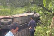 দুই বাস ও ট্রাকের ত্রিমুখী সংঘর্ষে নিহত ১, আহত ৩০