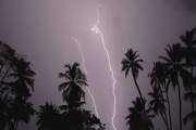 ৮ জেলায় ঝড়ের আভাস আবহাওয়া অধিদফতরের 