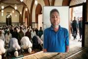 গ্রেপ্তারের ভয়ে মুসল্লিদের সিজদায় রেখে পালালেন বহিষ্কৃত বিএ…