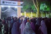 বেরোবিতে মধ্যরাতে ছাত্রীদের বিক্ষোভ, হল প্রভোস্টের পদত্যাগ …