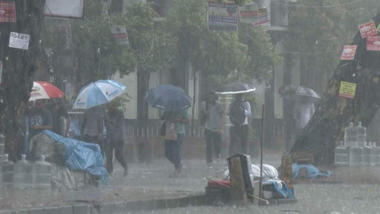 ঝড়ের আভাস