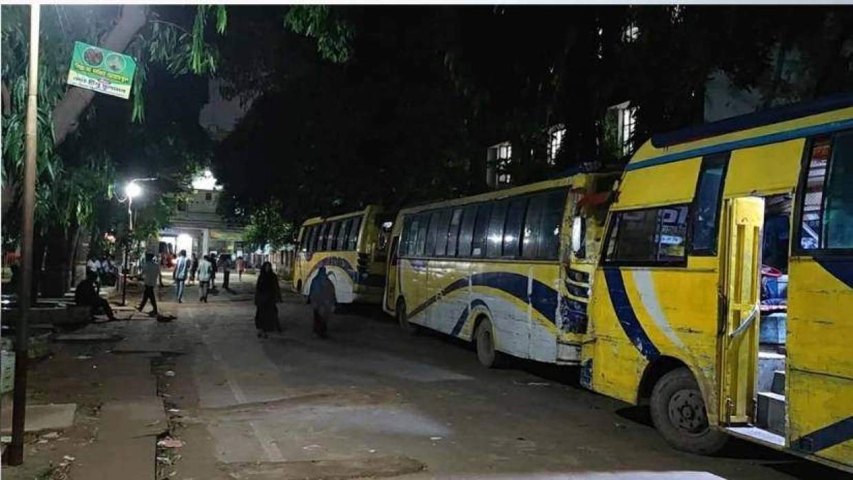 আটক করা তিনটি বাস