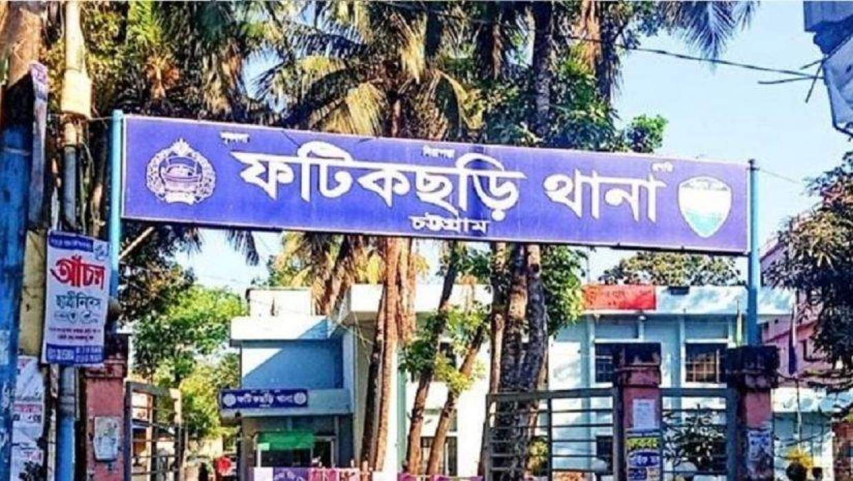 ট্রলি উল্টে খাদে পড়ে কিশোর চালক নিহত