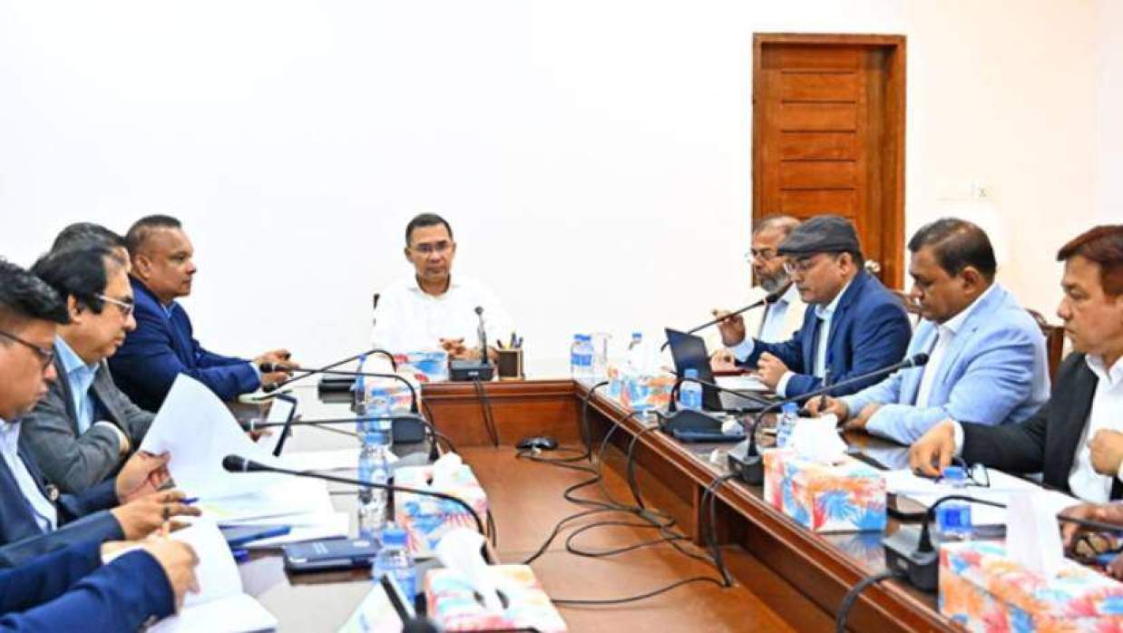 সচিবালয়ে মন্ত্রিপরিষদ বিভাগে প্রধানমন্ত্রীর কার্যালয়ে অনুষ্ঠিত জলবায়ু পরিবর্তন-বিষয়ক বৈঠকে প্রধানমন্ত্রী তারেক রহমান