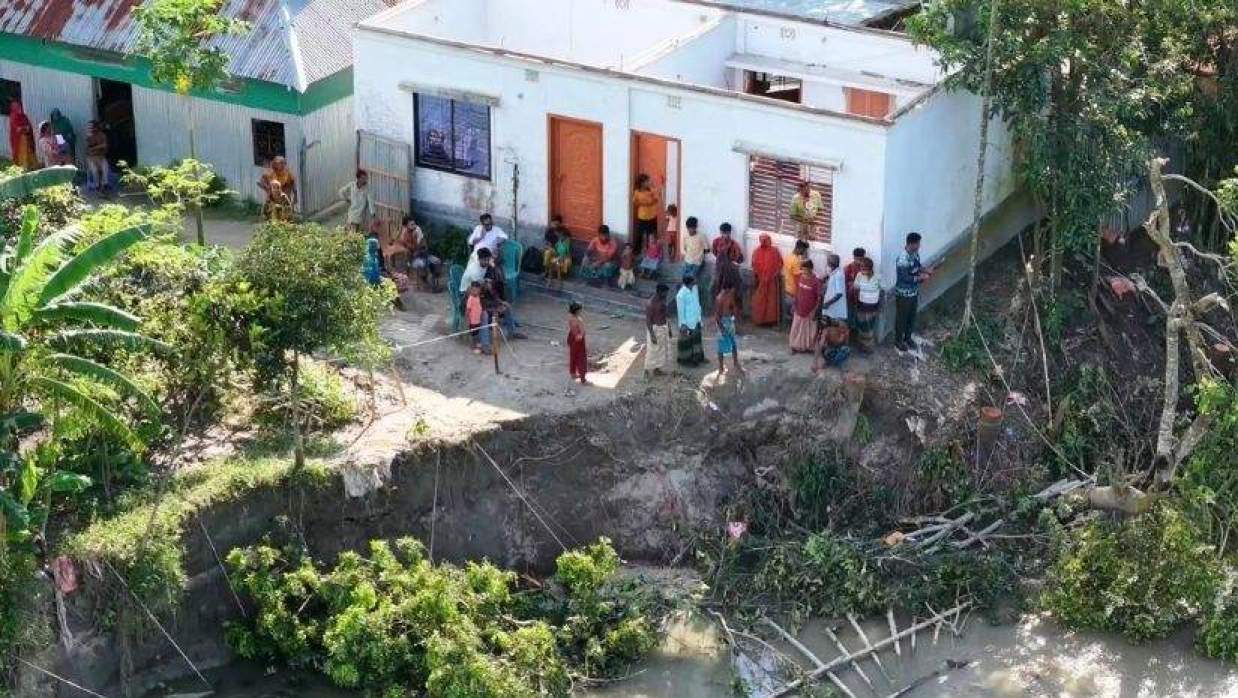 ভাঙনে সব হারিয়ে নিঃস্ব হচ্ছে যমুনা পাড়ের মানুষ