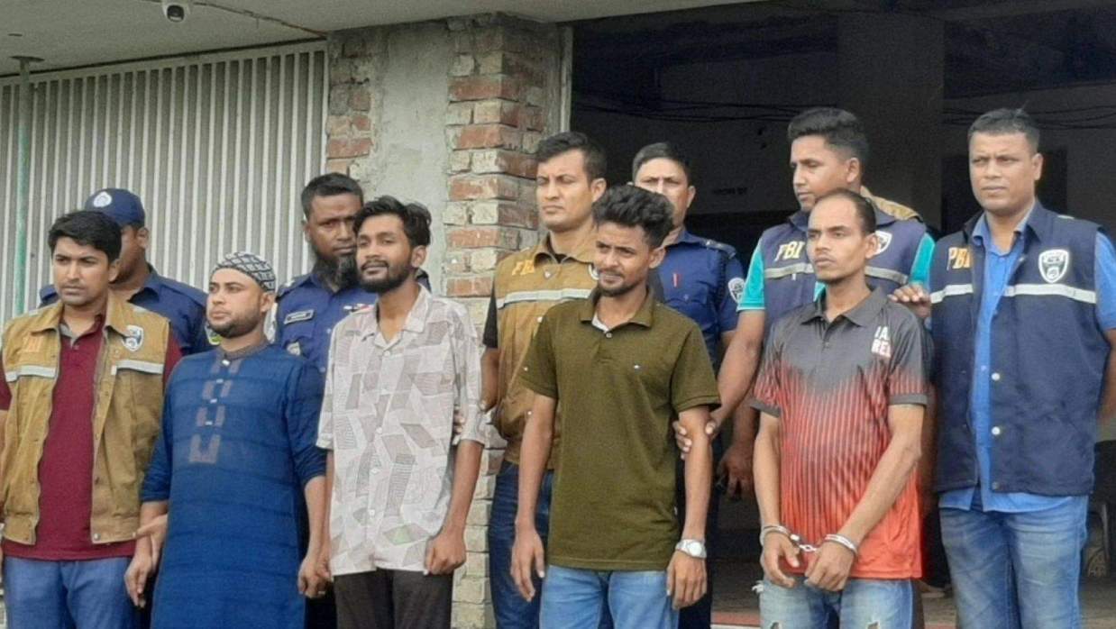 মাকে মারধর করায় ৪ ভাই মিলে হত্যা করে মাদককারবারিকে