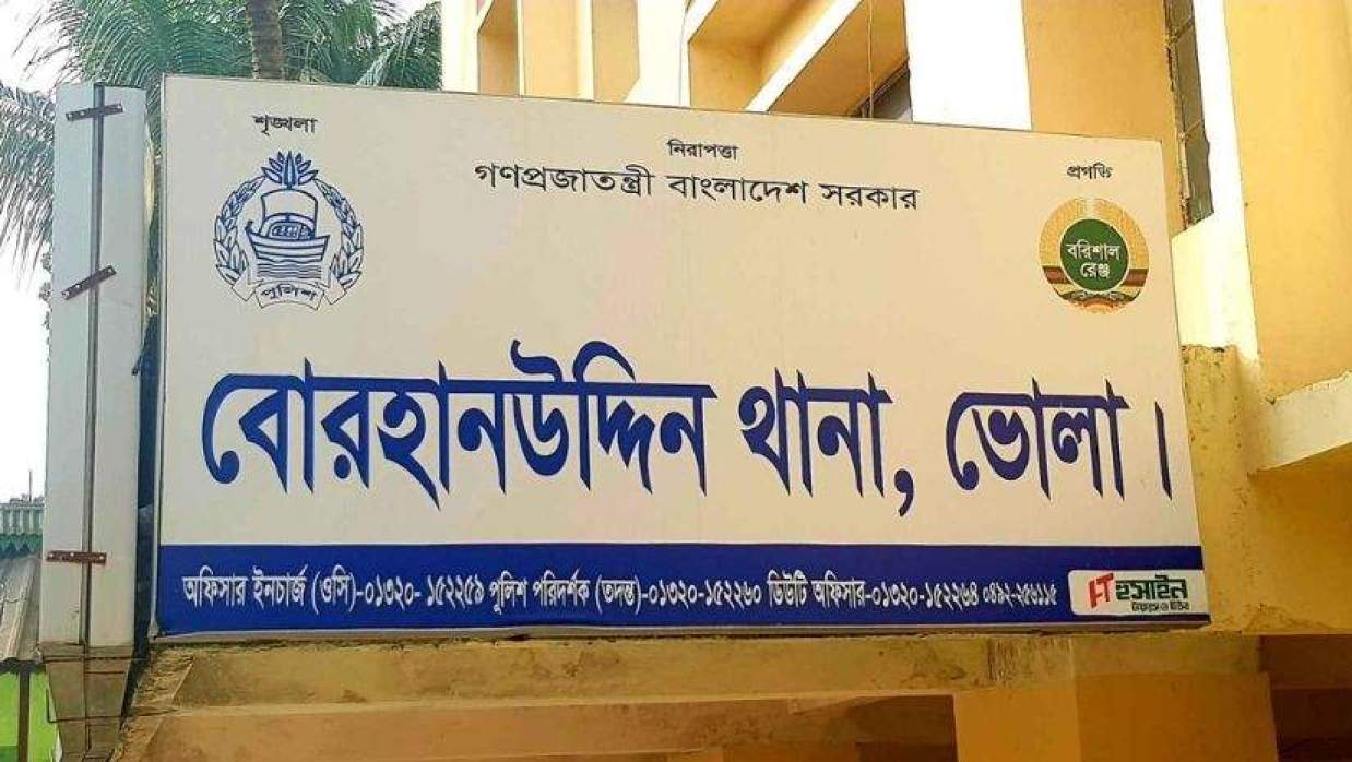ট্রাক্টর উল্টে চালকের মৃত্যু, আহত হেলপার
