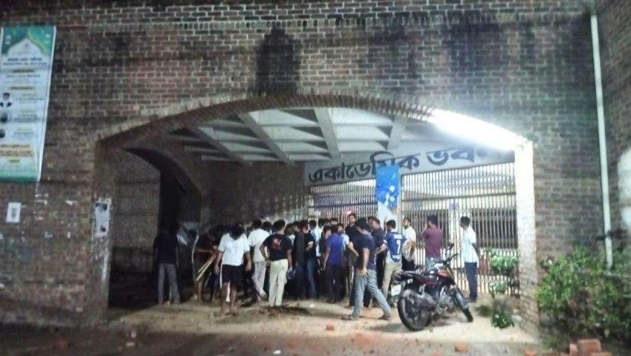 মিশর–আর্জেন্টিনার খেলা দেখার সময় দুপক্ষের সংঘর্ষ