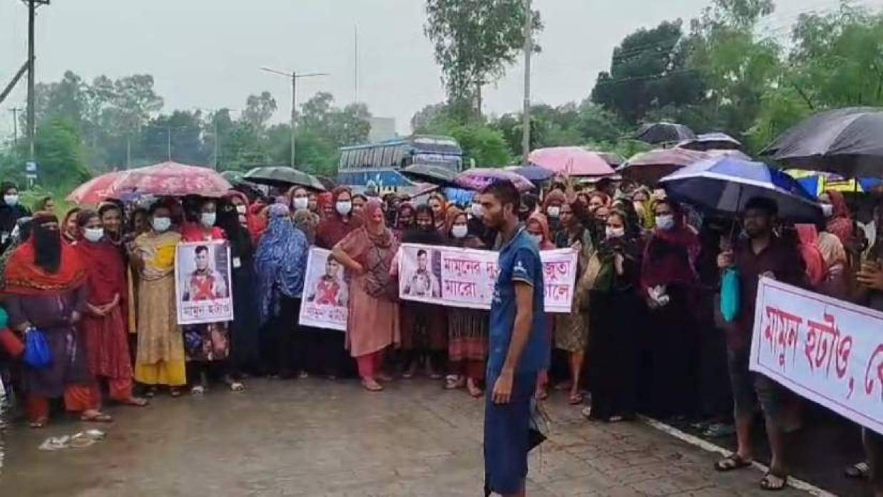 শ্রমিকদের সড়ক অবরোধ