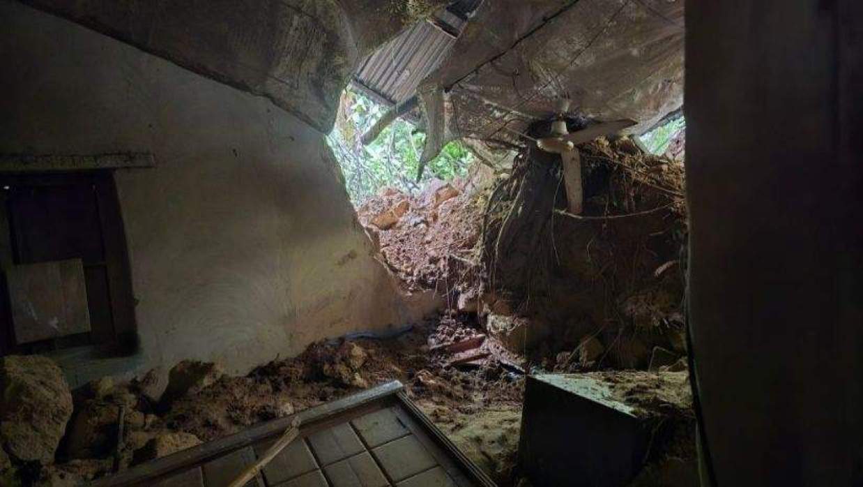 পাহাড়ধসে প্রাণ গেল একই পরিবারের ৫ জনের 
