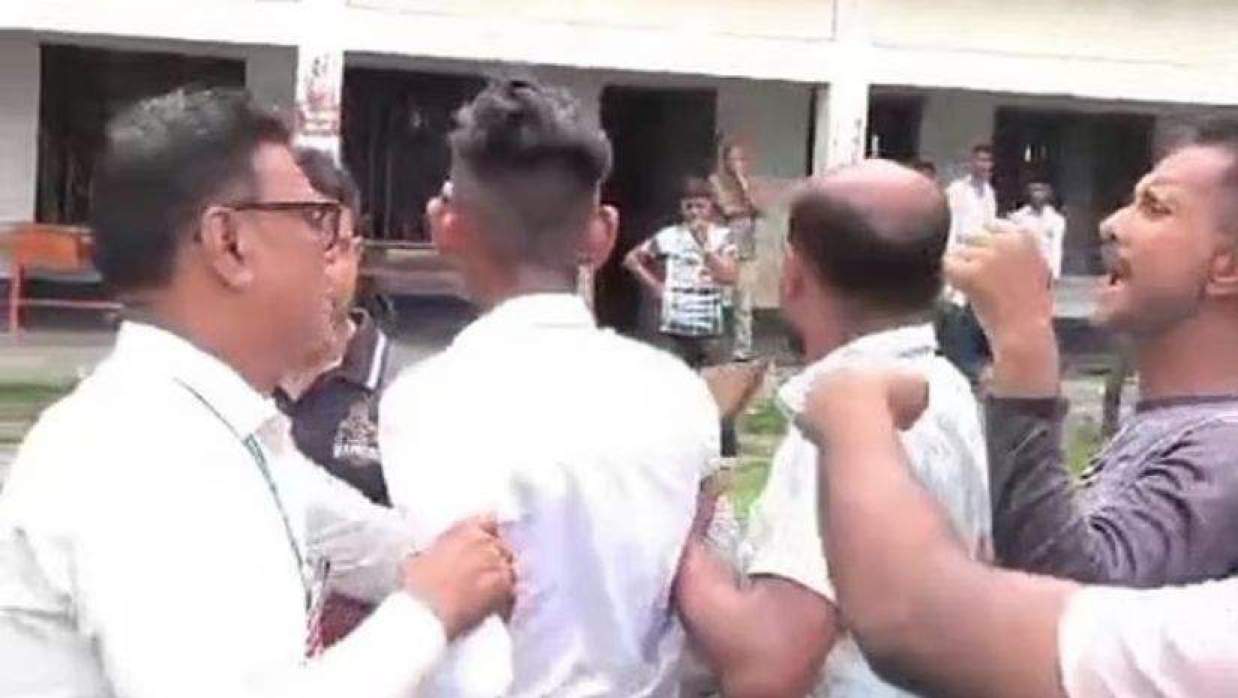 সভাপতি ও অভিভাবকদের মধ্যে হাতাহাতির ঘটনা