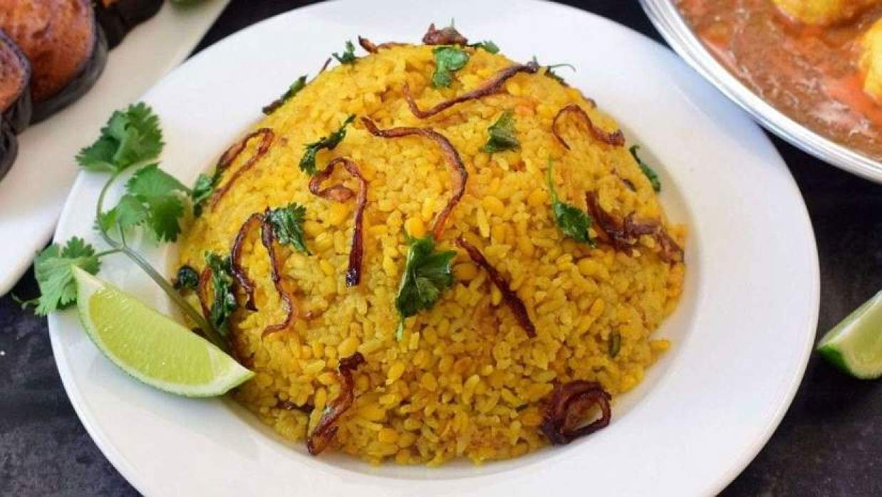 বৃষ্টির দিনে অনেকে খিচুড়ি খেতে পছন্দ করেন