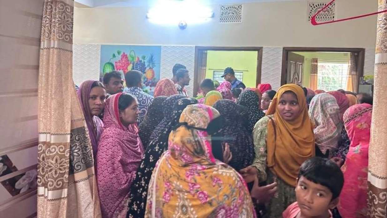 নববধূ নিশির ঝুলন্ত মরদেহ উদ্ধার করেছে পুলিশ
