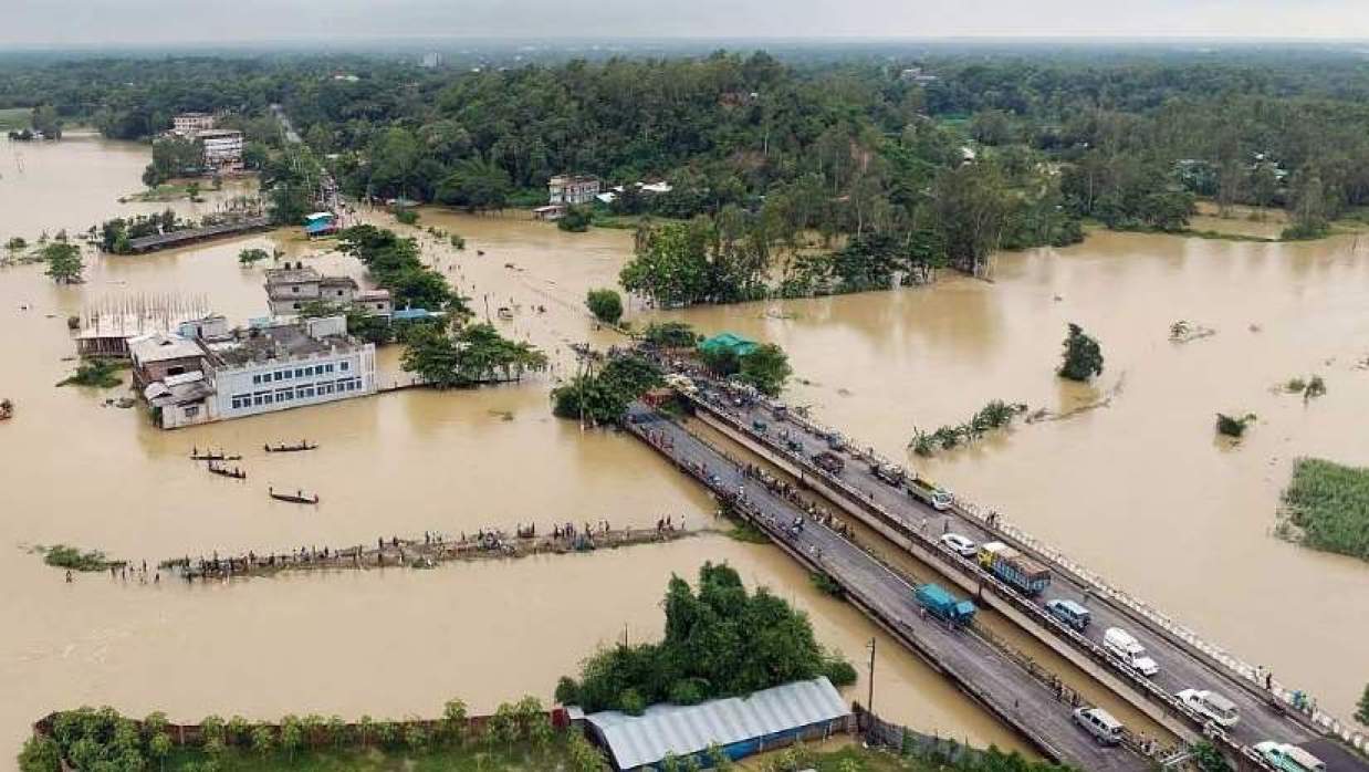 বন্যা ও পাহাড়ধসে ৭ জেলায় ৪৪ জনের মৃত্যু