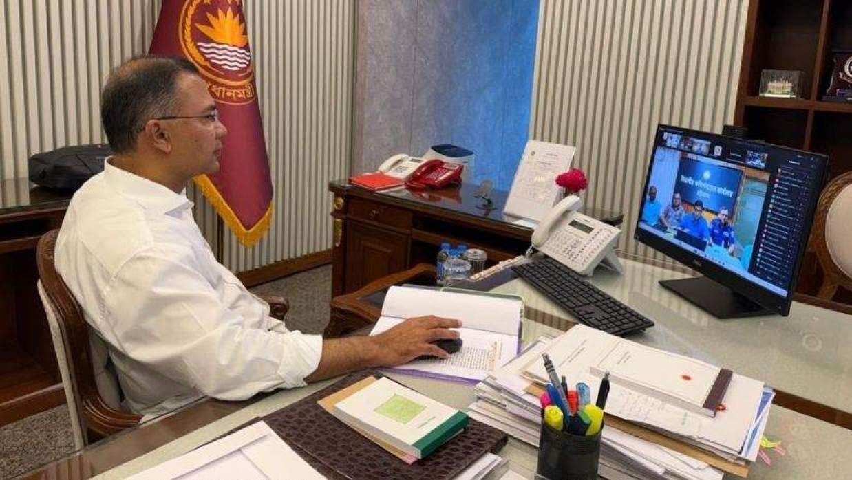 প্রধানমন্ত্রীর কার্যালয় থেকে জুম প্ল্যাটফর্মের মাধ্যমে মাঠ প্রশাসনের কর্মকর্তাদের নির্দেশনা দেন প্রধানমন্ত্রী তারেক রহমান