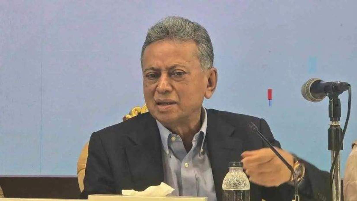 অর্থমন্ত্রী আমির খসরু মাহমুদ চৌধুরী