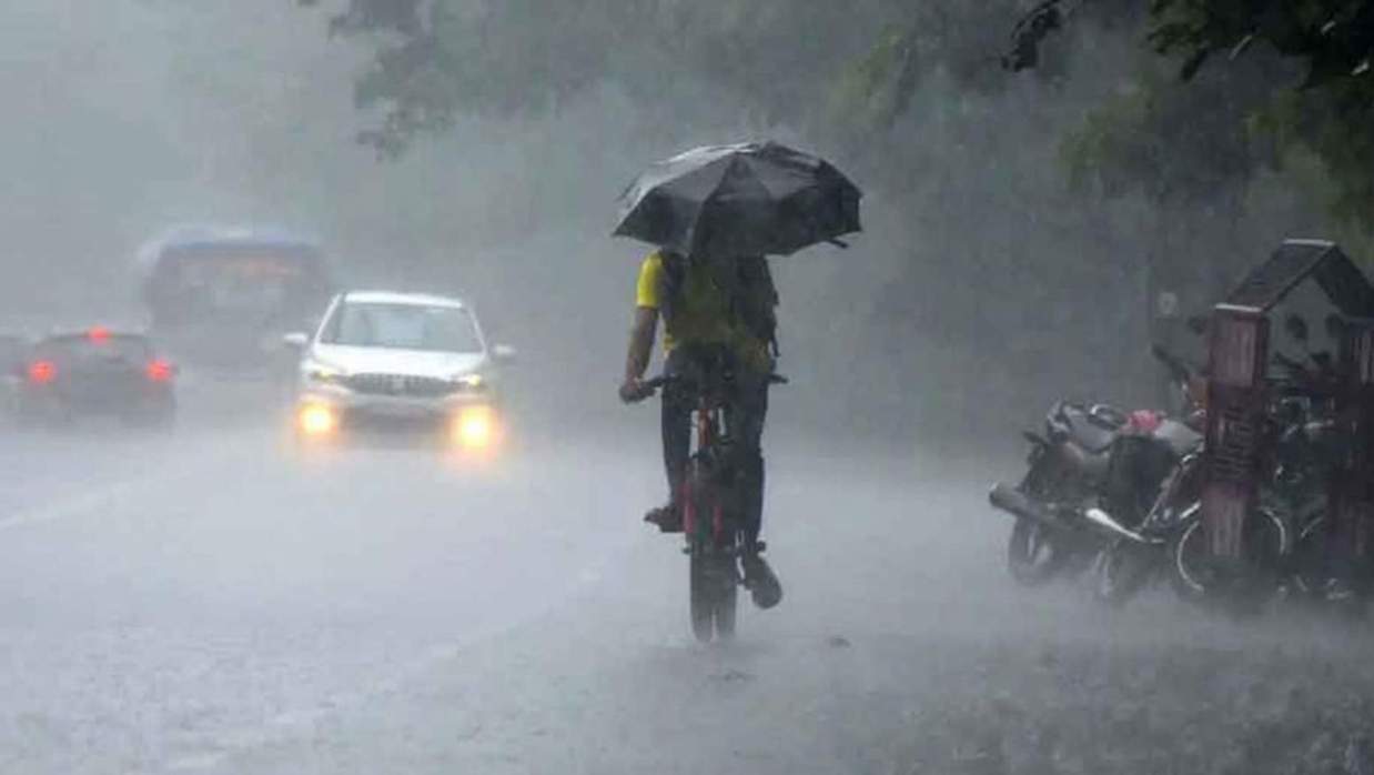 ঝড়ের আভাস