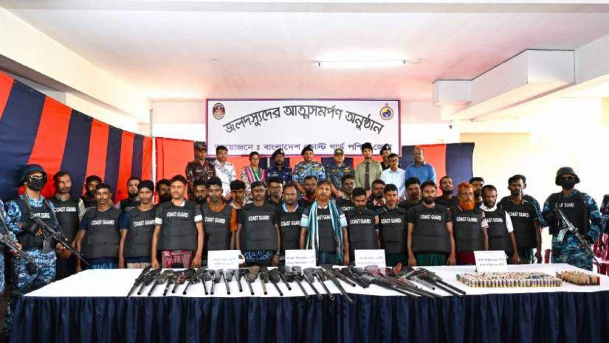 আত্মসমর্পণকারী দস্যুরা